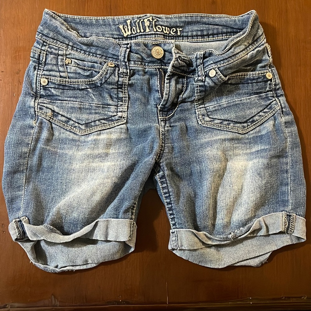 Wallflower shorts size 5